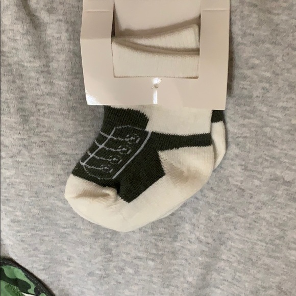 Baby four piece outfit set - Picture 3 of 3